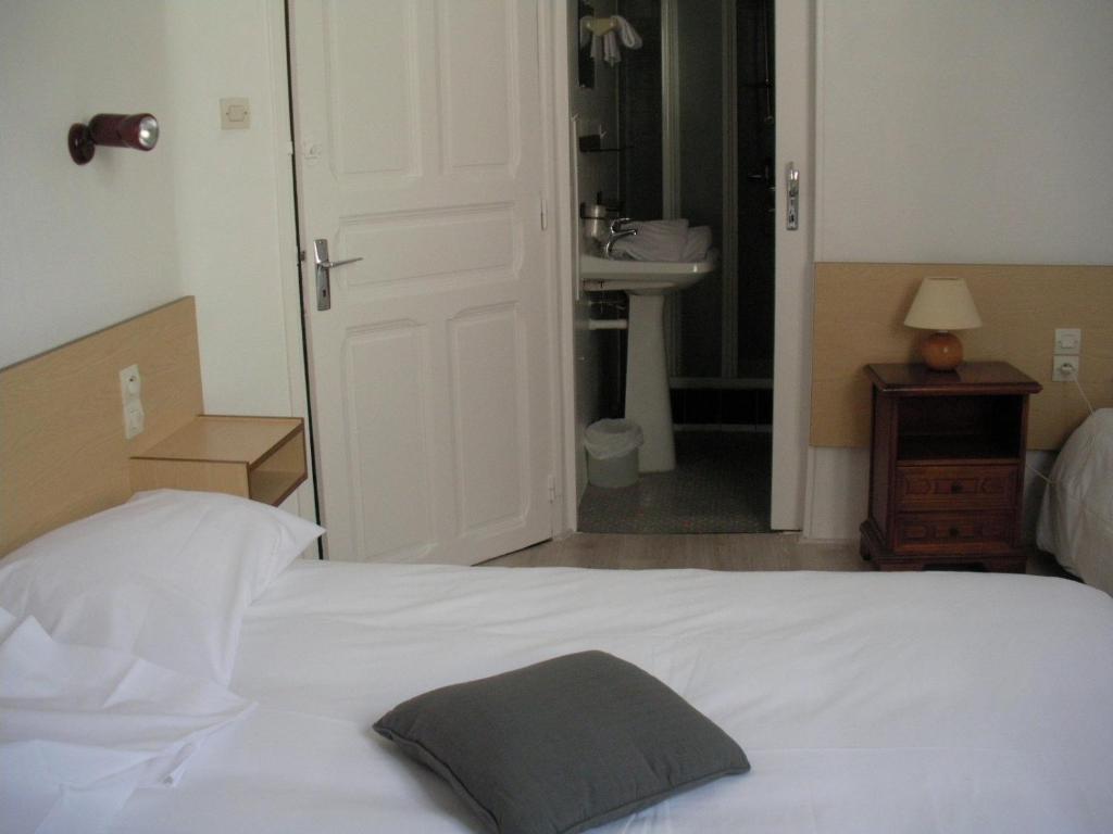 Hotel De La Poste Ganges Habitación foto